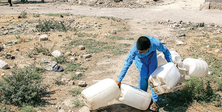 مردم این روستا از 4 سال پیش به خاطر چند متر لوله «آب» ندارند